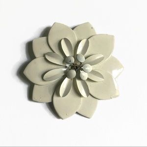 Vintage Flower Power Broach from the 60’s - cream